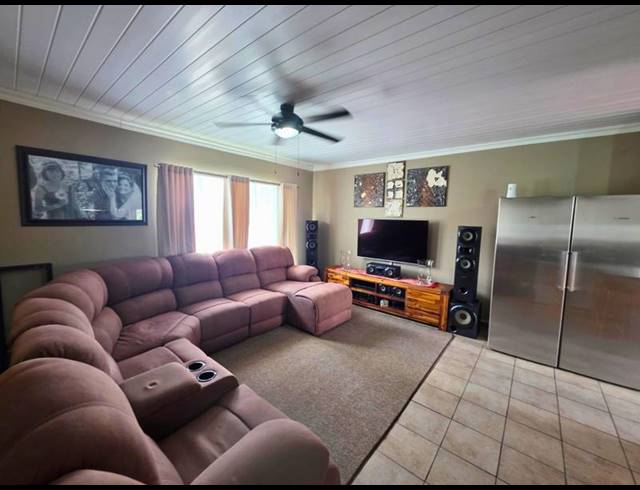 3 BEDROOM TOWNHOUSE FOR SALE IN BIRCHLEIGH